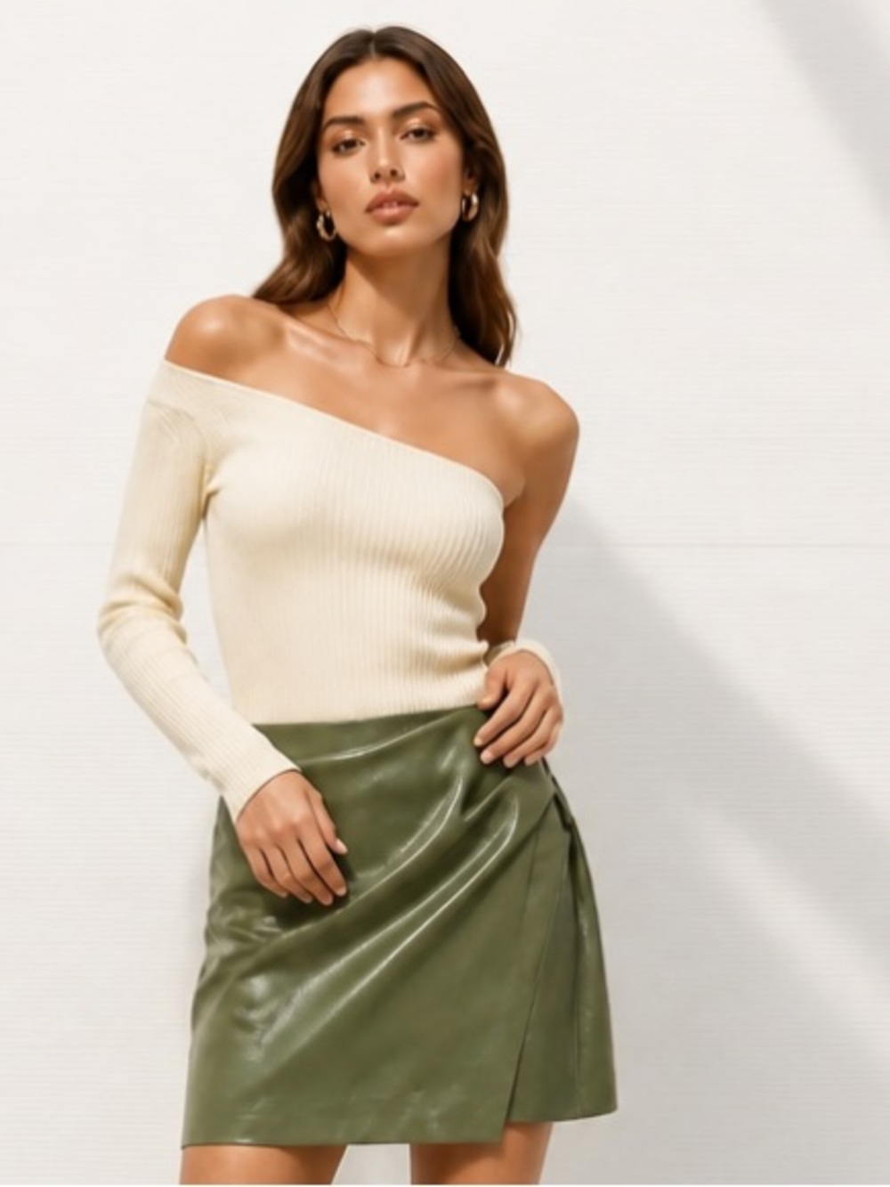 Aritzia WILFRED Angie Skirt Mini Vegan Leather Bitter Sage Green Pleated NWOT 8